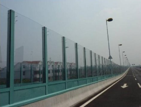 道路護(hù)欄:高速公路護(hù)欄使我們的出行更加安全 道路護(hù)欄