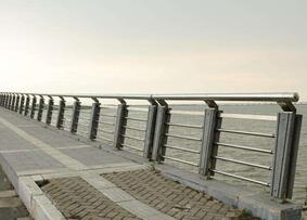 橋梁護欄.jpg 橋梁護欄.jpg