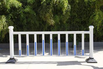 道路護欄.jpg 道路護欄.jpg