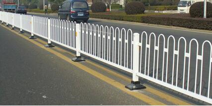 道路護(hù)欄.jpg 道路護(hù)欄.jpg