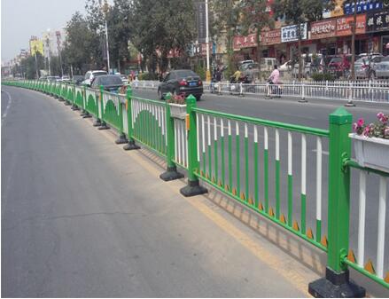 道路護(hù)欄.jpg
