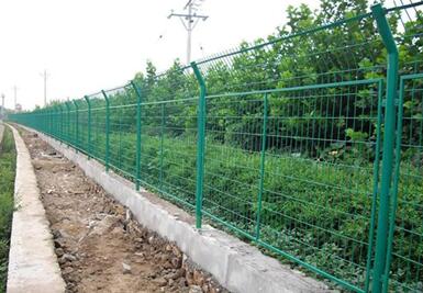 道路隔離護(hù)欄.jpg 道路隔離護(hù)欄.jpg