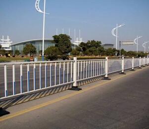 道路隔離護欄.jpg 道路隔離護欄.jpg